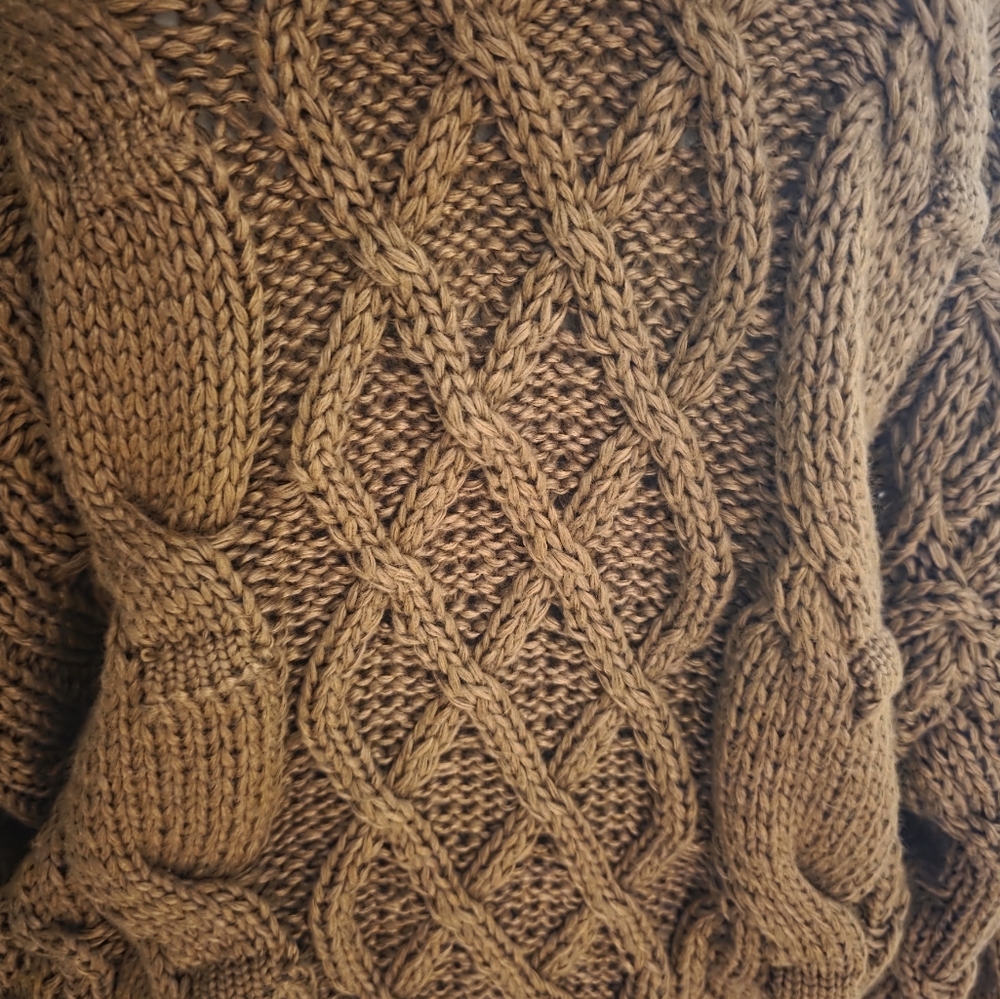 HYFVE Women's Cozy Brown Cable Knit Cropped Sweater - Picture 7 of 16